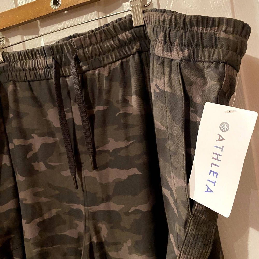 NWT ATHLETA CAMO FARALLON JOGGER WOMEN'S SIZE 26